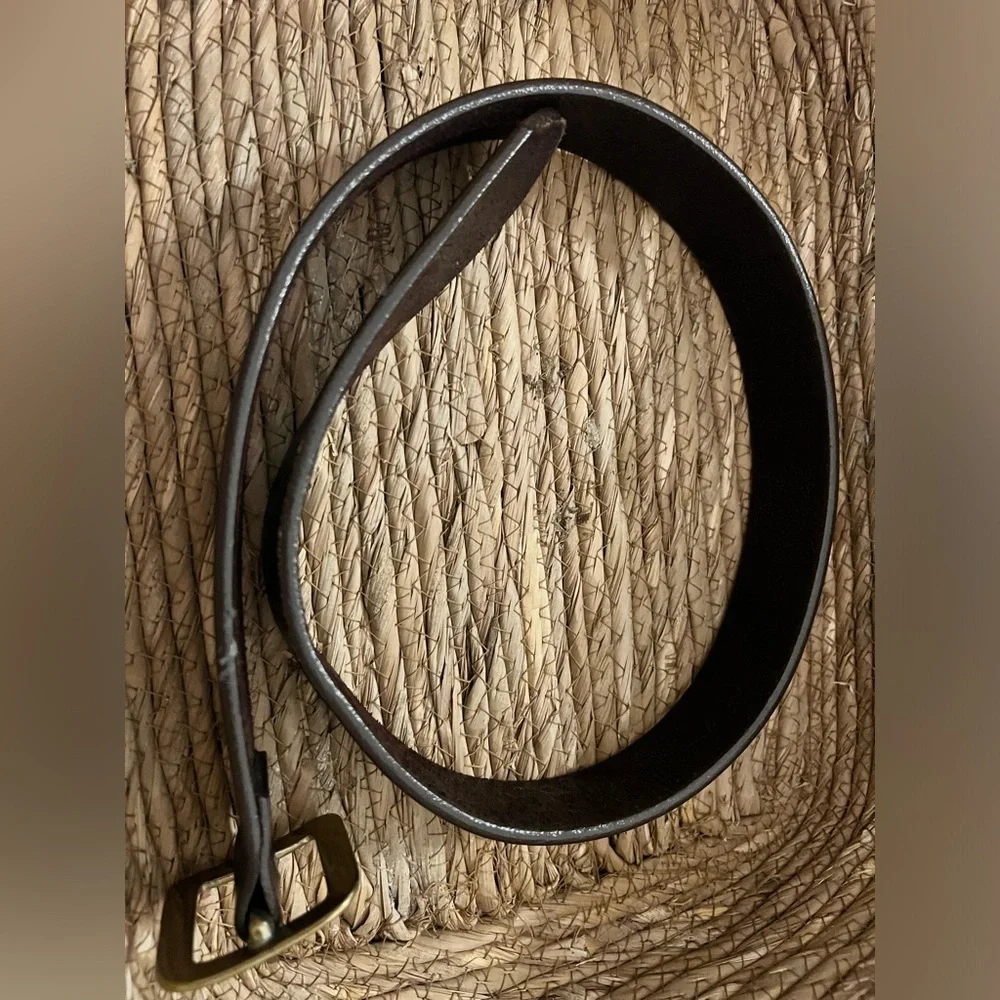 Tweeds thick brown leather belt with brass buckle 95543 sz 26